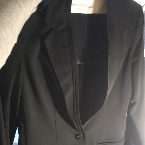 Flawless & an absolute must have in your closet! - Picture 5 of 8